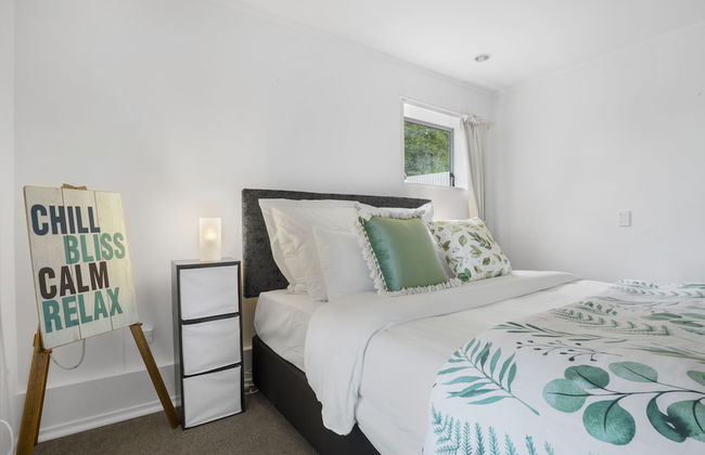 Bright 3-Bedroom Unit - WiFi & Parking - Photo 6