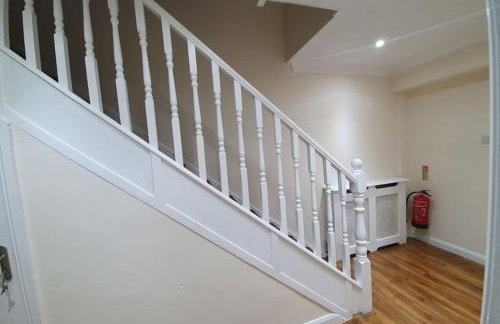 5 Bedroom House by monishortlets - Foto 70