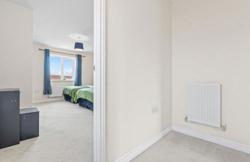 Stylish 4 Bedroom House in St Neots w Free Parking - Foto 36