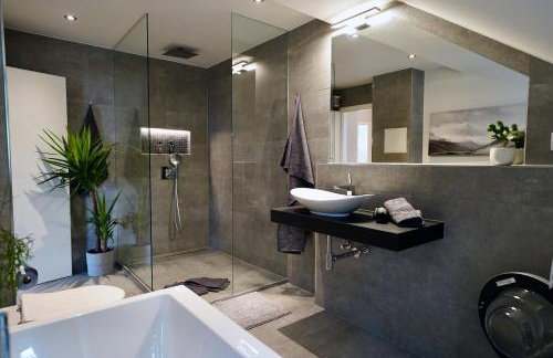 EDLER WOHNRAUM Noble Stadtoase mit Boxspringbett, Kaffeevollautomat & Parkplatz - Foto 1