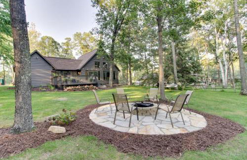 Breezy Point Cabin Deck with Golf Course Views! - Foto 26
