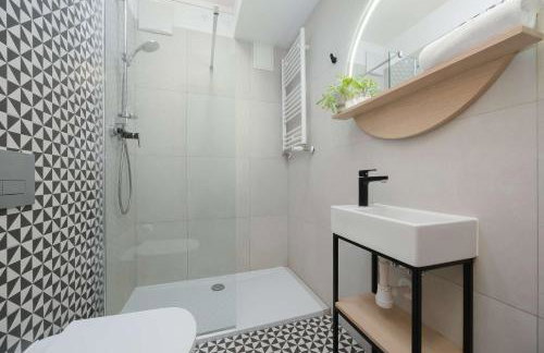 Spacious Studios Zamoyskiego Near PGE with Parking by Noclegi Renters - Foto 17
