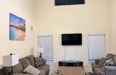 Family Ready in Gated Community Near Attractions - Foto 3