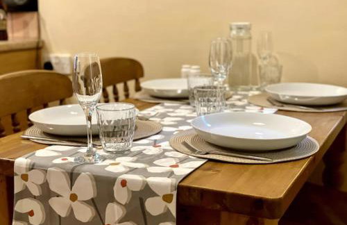 A spacious hidden gem with hot tub, lovely garden & views - Foto 14