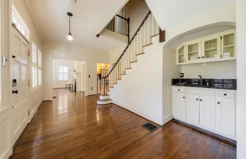 Group Getaway in a Grand Historic Home 15 minutes to Fort Benning Sleeps 10 - Foto 4