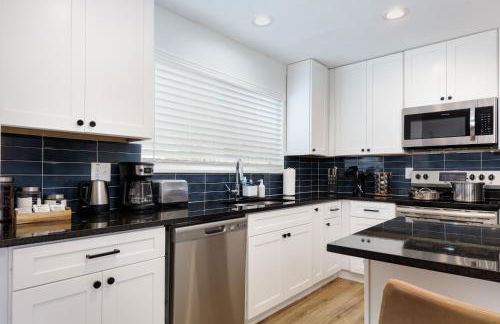 Spacious and Cozy 5 Bed 3 Bath Vacation House W 2 King 3 Queen! Sleep 12! 15Min to Red Rocks - Foto 27