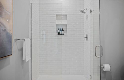 Immaculate Penthouse Double King Suite on Butler St with rooftop deck and free off street parking - Foto 34