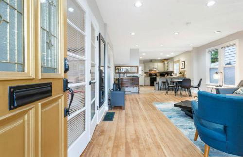 The Auric Door Inn on N Mississippi - Photo 2