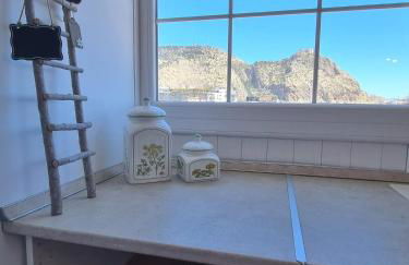 CITY HOUSE & FREE PARKING by Perry-Holiday moderno, panoramico e comodo fino a 6 ospiti - Foto 33