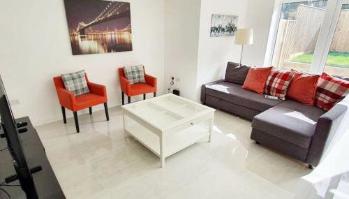 Walnut Flats-F2, 3-Bedroom with Garden & Patio - AC, Parking, Netflix, WIFI - Close to Oxford, Bicester & Blenheim Palace - Foto 5