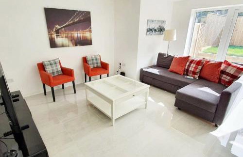 Walnut Flats-F2, 3-Bedroom with Garden & Patio - AC, Parking, Netflix, WIFI - Close to Oxford, Bicester & Blenheim Palace - Foto 5