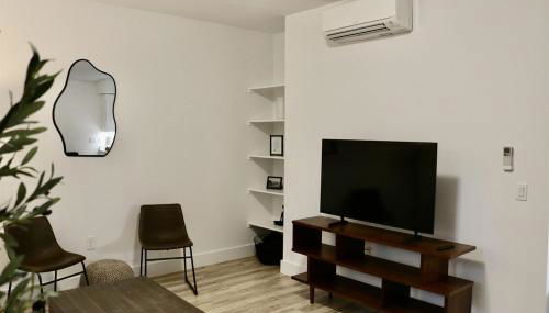 Emerald Oasis Cozy Living with Pet Park - Foto 3