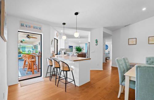 Pelican Paradise! Waterfront, BBQ, Heated Pool, King Bed, Luxury, Family Fun & More - Foto 21