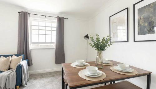 Fabulous 1 Bed Harbour-side Apartment with Balcony - Foto 4