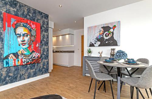 LUXURY AIRPORT SUITE, FREE Parking, FANTASTIC Location, Close To Airport, Train Station And Town Centre - Foto 24