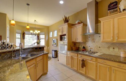 Private Pool and Resort Perks Phoenix Golf Getaway - Foto 11