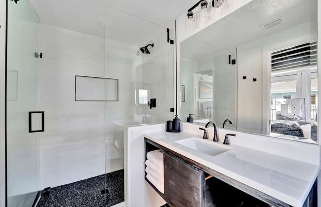 The Aura a Luxury Waterview Condo Heated Pool - Foto 14