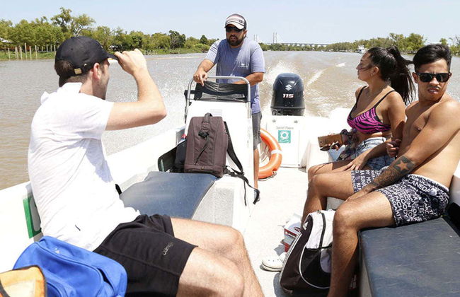 Balade en bateau à moteur sur le fleuve Paraná - Photo 1