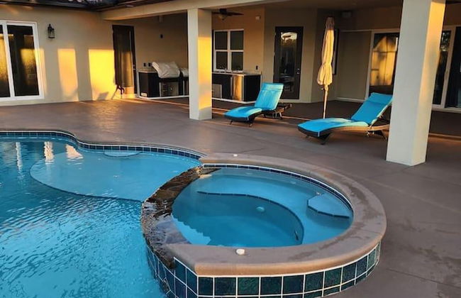 Stunning Luxury Mediterranean-style Private Oasis! - Foto 21