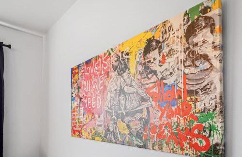 Comfort, Fun, & Charming - 5BR Oasis with Pool - Foto 37