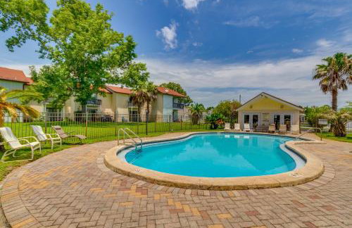 10 Mi to Navarre Beach! Waterfront Rental w/ Pool - Foto 4