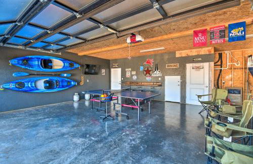 Lake Granbury Views and Game Room! Modern Escape - Foto 23