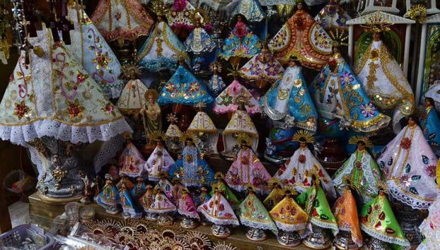 Imágenes de la virgen en el mercado