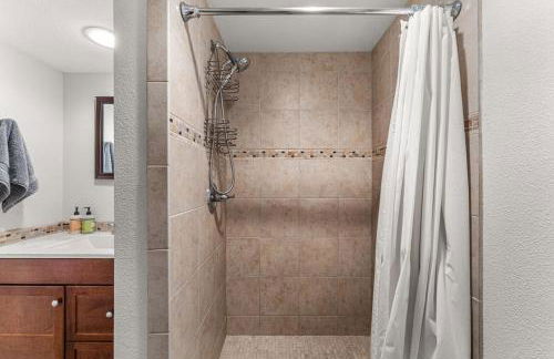 Modern Downtown Oasis Sunny Garden King Beds - Foto 17