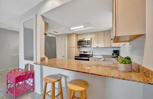 Cheerful Pelican on Anna Maria Island - Photo 12