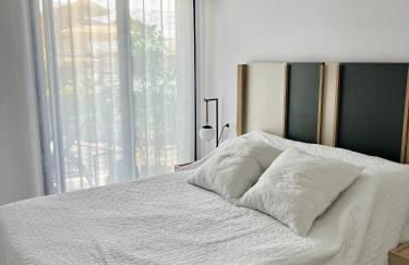 Air-conditioned Elisa Apartment with spacious sunroof lounge and swimming pool - Foto 21