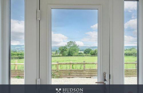 Modern Snitton Cottage & Gardens - Photo 33