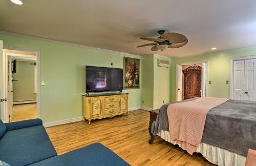 Charming Saylorsburg Retreat with Game Room and Patio! - Foto 18