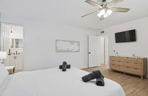 Charming 3Bd 2Ba Home with Private Pool - Foto 12