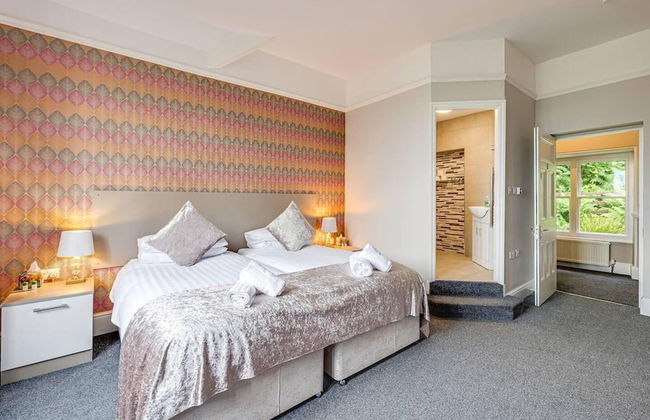 Delightful Holiday Home With sea Views and Hot Tub - Photo 9