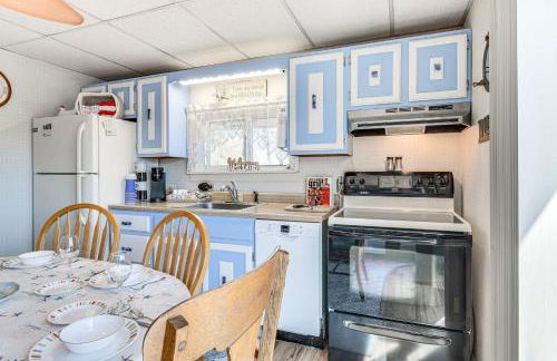 Waterfront Wolcott Vacation Rental with Deck and Views - Foto 11