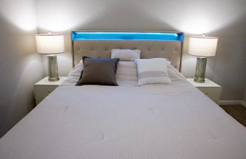 Cozy 1BR Retreat Near Dining & Shopping - Foto 8