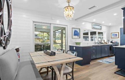 The Surf House: Stylish 2BR Haven - Foto 8