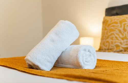 Stylish Two Bedroom Apartment - Secure Parking & Balcony 9MC - Photo 29