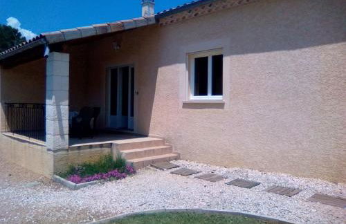 Agréable maison entre rivière et centre du village avec piscine - Photo 15