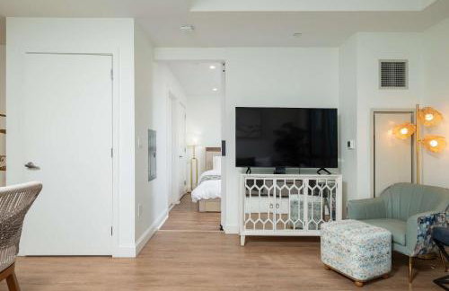 Upscale Penthouse with Gym Parking near MGH TUFTS - Photo 9