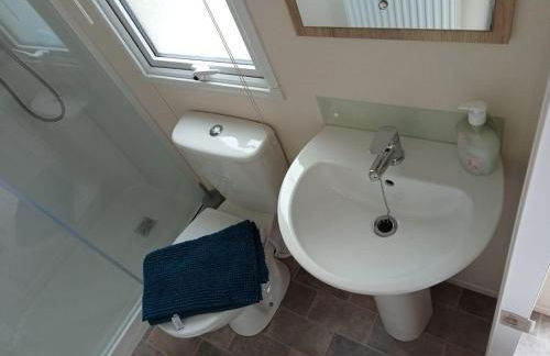 New 2 bed holiday home with decking in Rockley Park Dorset near the sea - Photo 19