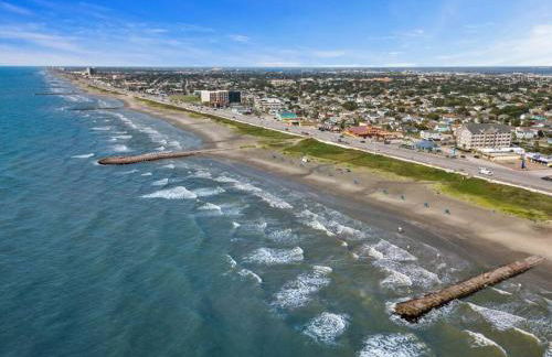 Picturesque beach house with plenty of room and amazing decks, close to beach - Foto 50
