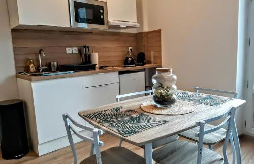 Appartement tout équipé - face à la gare - Wifi rapide - Idéal pro & courts séjours - Foto 9