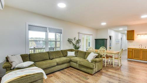 Lake-View Home in Statham with On-Site Fishing - Foto 5