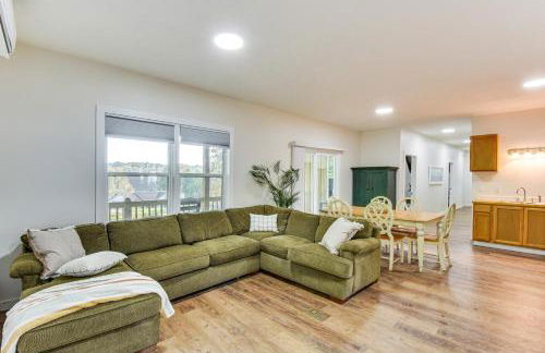 Lake-View Home in Statham with On-Site Fishing - Foto 5