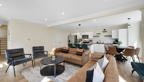 Elegant 2 Story Bloomfield 3 Kings 2 Queens - Foto 1, stove