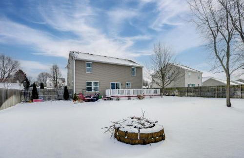 Spacious Family Getaway with Yard in Kalamazoo! - Foto 35