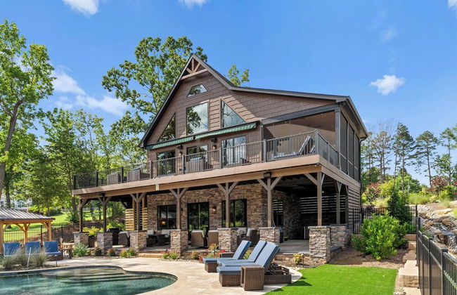 Black Bear Lodge by Avantstay Lakefront, Dock, Pool, Theater Sleeps 20+ - Foto 65