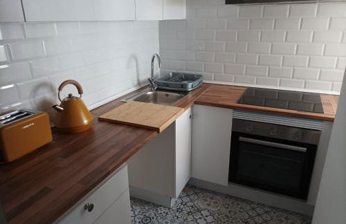 COOL! 5' to metro. 15' to Center/beach by metro. - Photo 19