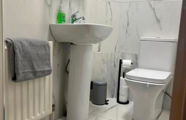 Large 2 bedroom 2 bathroom x6 person city center apartment with free underground parking - Foto 14